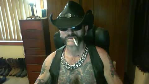 Snapshot of leathergreaser chatting on October 2025 02:01:02 AM leathergreaser online show from October 2025 02:01:02 AM