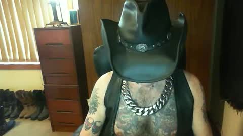Snapshot of leathergreaser chatting on October 2025 09:53:01 PM leathergreaser online show from October 2025 09:53:01 PM