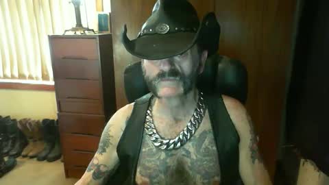 Snapshot of leathergreaser chatting on November 2025 07:19:02 AM leathergreaser online show from November 2025 07:19:02 AM
