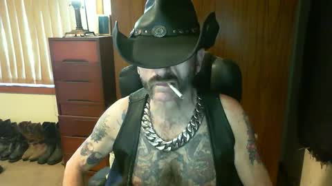 Snapshot of leathergreaser chatting on November 2025 09:38:02 PM leathergreaser online show from November 2025 09:38:02 PM