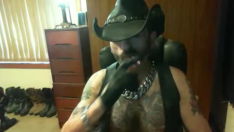 Snapshot of leathergreaser chatting on November 2025 08:24:02 PM leathergreaser online show from November 2025 08:24:02 PM