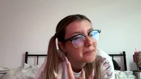 Snapshot of leeannerose chatting on May 2026 08:25:01 PM leeannerose online show from May 2026 08:25:01 PM