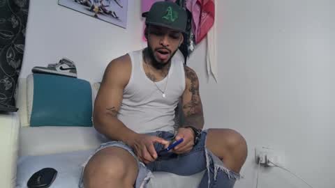 leenar_key online show from February 2025 02:02:01 PM