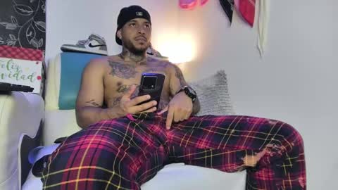 leenar_key online show from February 2025 06:00:01 PM