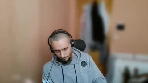 lefrenchiies online show from January 2026 12:10:01 PM