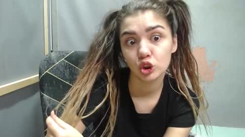 Snapshot of legenda_liya chatting on November 2025 05:01:02 AM Liya online show from November 2025 05:01:02 AM