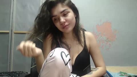 Snapshot of legenda_liya chatting on November 2025 12:40:01 PM Liya online show from November 2025 12:40:01 PM