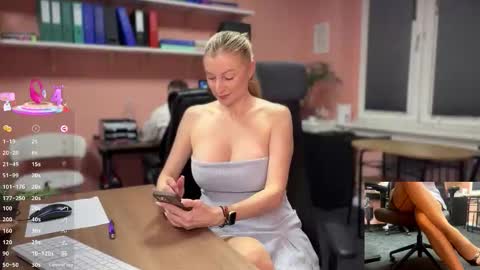 LegsLONG online show from December 2025 05:01:01 AM