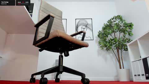 Elle  online show from February 2025 02:16:01 PM