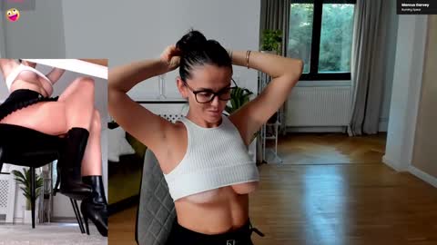 Elle  online show from September 2025 01:56:01 PM