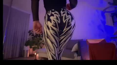 legsylegsinton online show from December 2025 09:21:02 PM