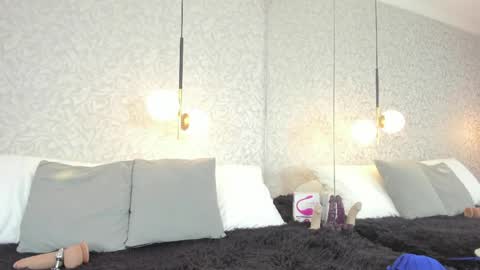 Snapshot of leigh_angels chatting on May 2026 10:07:01 PM LEIGH ANGELS online show from May 2026 10:07:01 PM