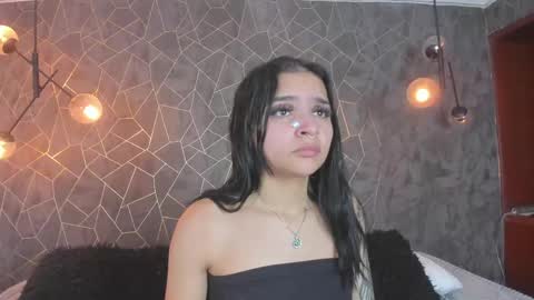 Snapshot of leigh_angels chatting on May 2026 09:43:01 PM LEIGH ANGELS online show from May 2026 09:43:01 PM