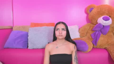 Snapshot of leigh_angels chatting on May 2026 09:45:02 PM LEIGH ANGELS online show from May 2026 09:45:02 PM