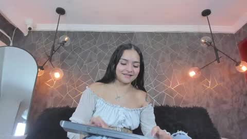 Snapshot of leigh_angels chatting on June 2026 10:15:02 PM LEIGH ANGELS online show from June 2026 10:15:02 PM