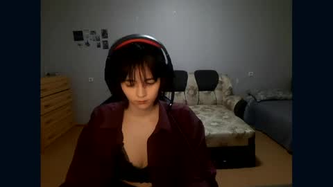 Snapshot of leigharedcross chatting on April 2026 01:42:02 AM Viola online show from April 2026 01:42:02 AM