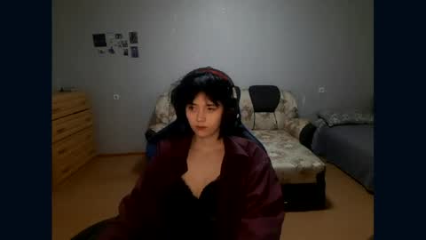 Snapshot of leigharedcross chatting on April 2026 02:51:02 AM Viola online show from April 2026 02:51:02 AM