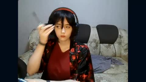 Snapshot of leigharedcross chatting on April 2026 09:39:01 PM Viola online show from April 2026 09:39:01 PM