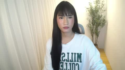 Snapshot of leighs_celine chatting on July 2026 05:53:02 PM leighs_celine online show from July 2026 05:53:02 PM