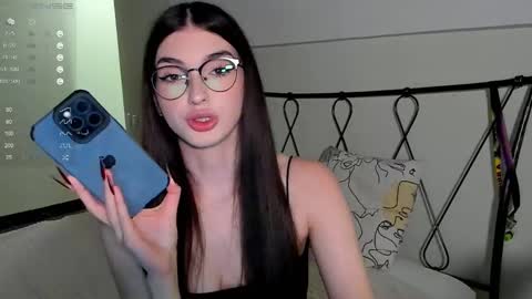 Leila online show from February 2025 08:29:02 PM