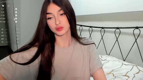 Leila online show from March 2025 07:38:02 PM