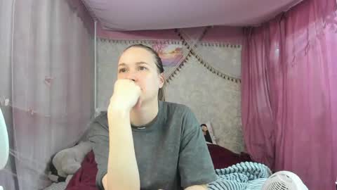 leila_bambi_ online show from April 2026 02:07:02 PM