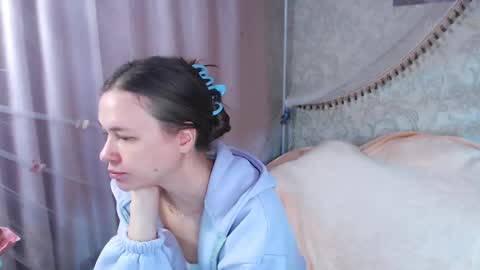 Snapshot of leila_bambi_ chatting on June 2026 12:05:02 AM leila_bambi_ online show from June 2026 12:05:02 AM