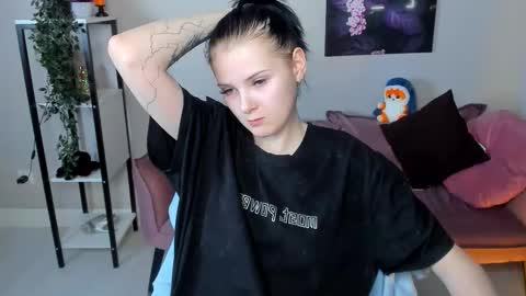 Snapshot of leila_xxbaby chatting on November 2025 05:56:01 PM Leila online show from November 2025 05:56:01 PM