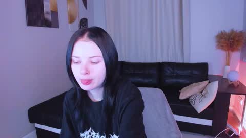 Snapshot of leila_xxbaby chatting on November 2025 01:25:02 PM Leila online show from November 2025 01:25:02 PM