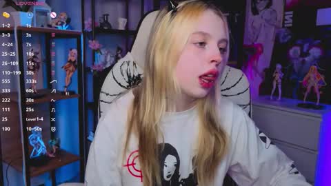 Leila online show from November 2025 04:07:02 PM