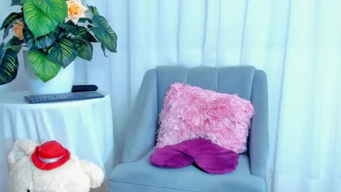 Snapshot of leilahiuston chatting on February 2025 07:23:01 AM online show from February 2025 07:23:01 AM