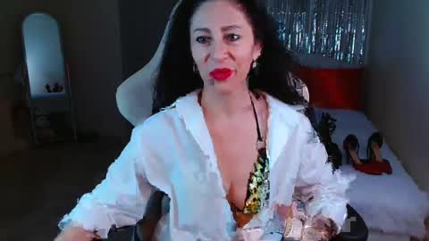 Snapshot of leilamurray chatting on February 2025 04:18:01 PM leilamurray online show from February 2025 04:18:01 PM