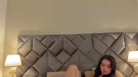 Leizathompson online show from September 2025 08:31:01 PM