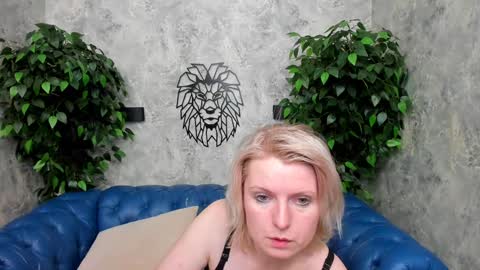 Snapshot of lena_paulles chatting on December 2024 01:51:02 PM Lena online show from December 2024 01:51:02 PM