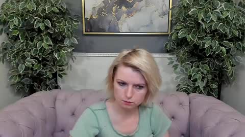 Snapshot of lena_paulles chatting on January 2025 01:00:02 PM Lena online show from January 2025 01:00:02 PM
