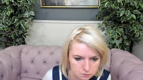 Snapshot of lena_paulles chatting on February 2025 04:04:01 AM Lena online show from February 2025 04:04:01 AM