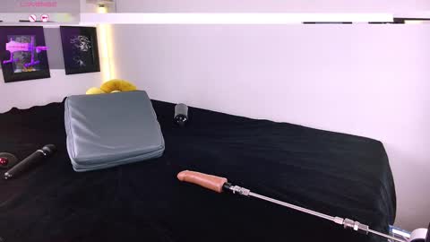 Lenaandwilliam online show from October 2025 07:24:01 PM