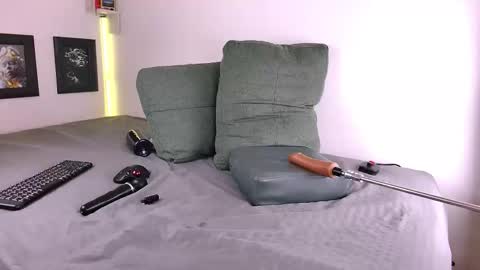 Lenaandwilliam online show from November 2025 07:01:02 PM