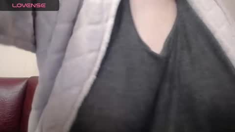 Snapshot of lenagolden chatting on January 2025 02:53:01 PM lenagolden online show from January 2025 02:53:01 PM