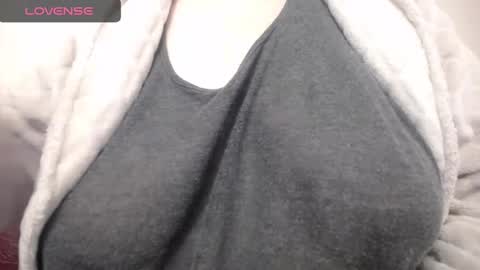 Snapshot of lenagolden chatting on January 2025 09:04:02 PM lenagolden online show from January 2025 09:04:02 PM