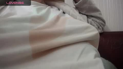 Snapshot of lenagolden chatting on February 2025 10:11:02 PM lenagolden online show from February 2025 10:11:02 PM