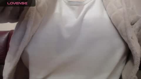 Snapshot of lenagolden chatting on February 2025 06:24:02 PM lenagolden online show from February 2025 06:24:02 PM