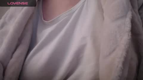 Snapshot of lenagolden chatting on October 2025 10:27:02 AM lenagolden online show from October 2025 10:27:02 AM