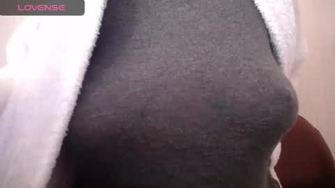 Snapshot of lenagolden chatting on October 2025 12:09:01 PM lenagolden online show from October 2025 12:09:01 PM