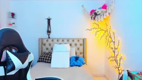 Lena  online show from October 2025 12:56:02 PM