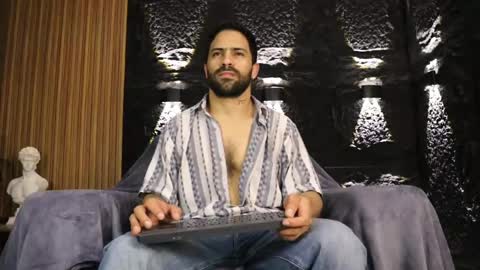 Snapshot of leo_diaz01 chatting on May 2026 12:27:01 AM Leo Diaz online show from May 2026 12:27:01 AM
