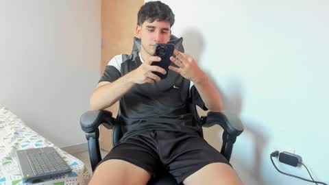 Leo Jones online show from January 2025 10:04:01 PM