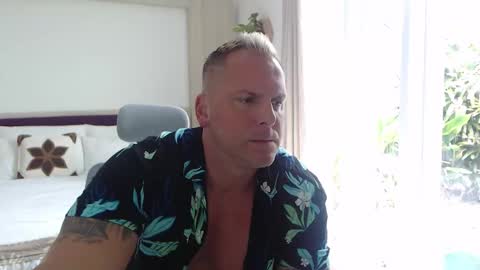 TheBigLeo online show from October 2025 03:43:01 AM