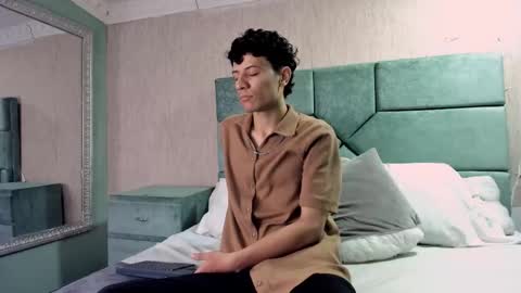 Snapshot of leofeniix chatting on February 2026 04:10:02 AM Leo online show from February 2026 04:10:02 AM