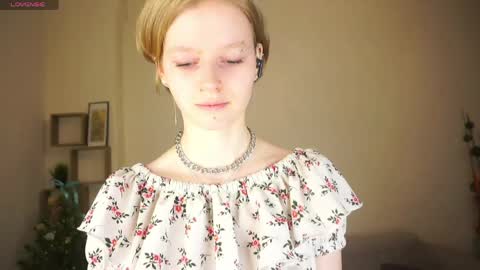 Hello Im Roxy Im just starting my journey here so lets get acquainted online show from March 2026 04:18:02 PM